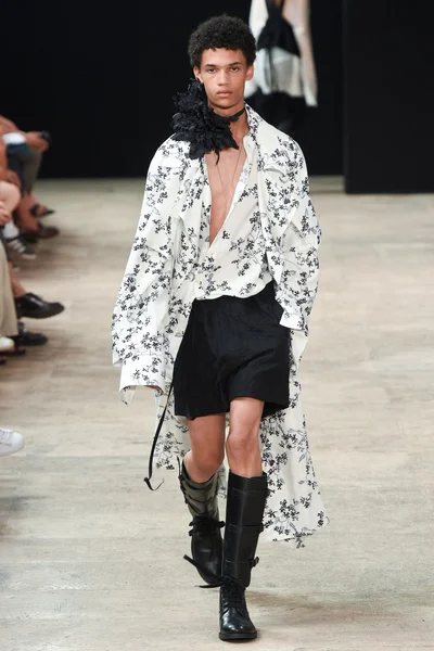 Look 15